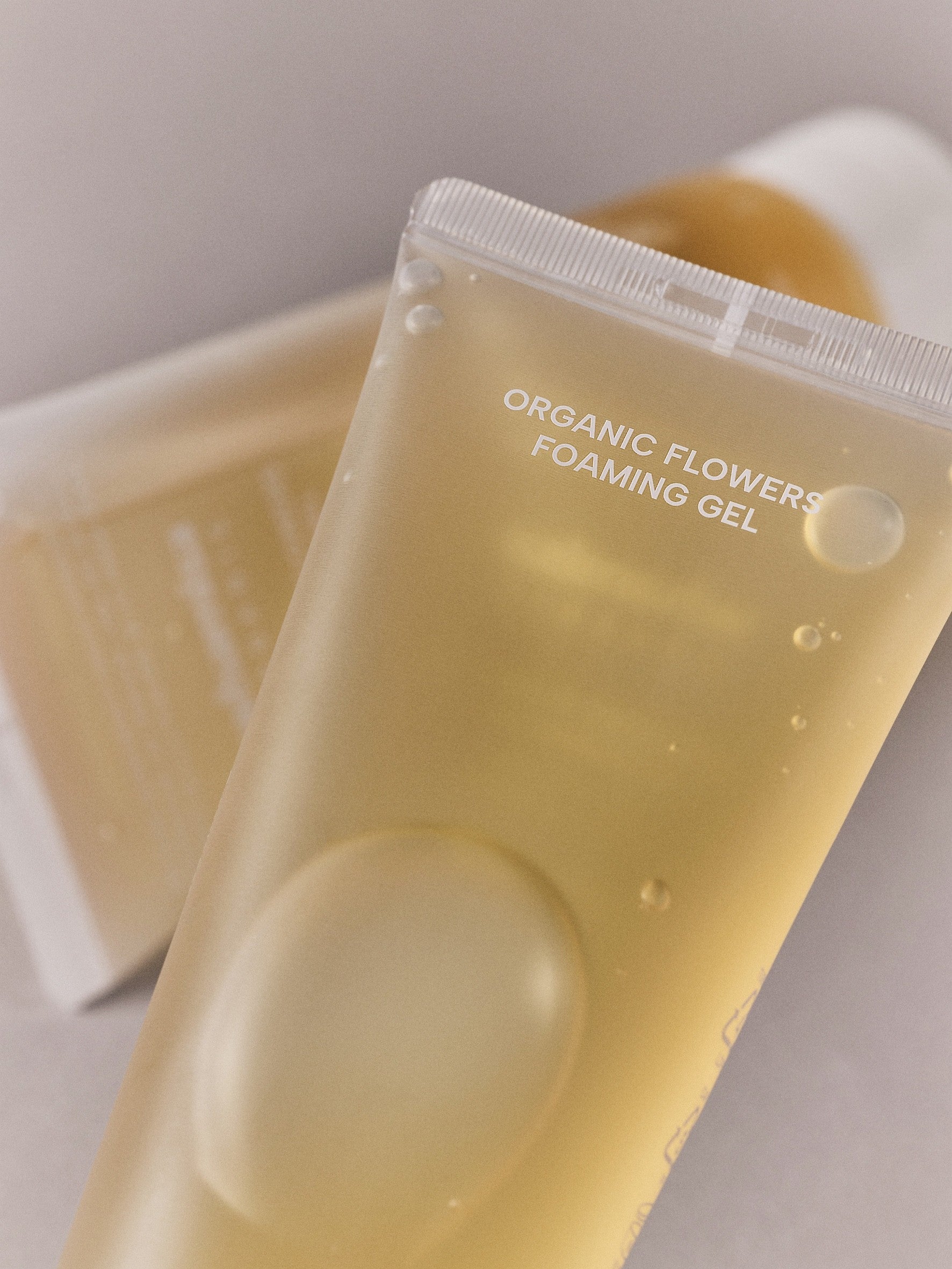 ORGANIC FLOWERS FOAMING GEL